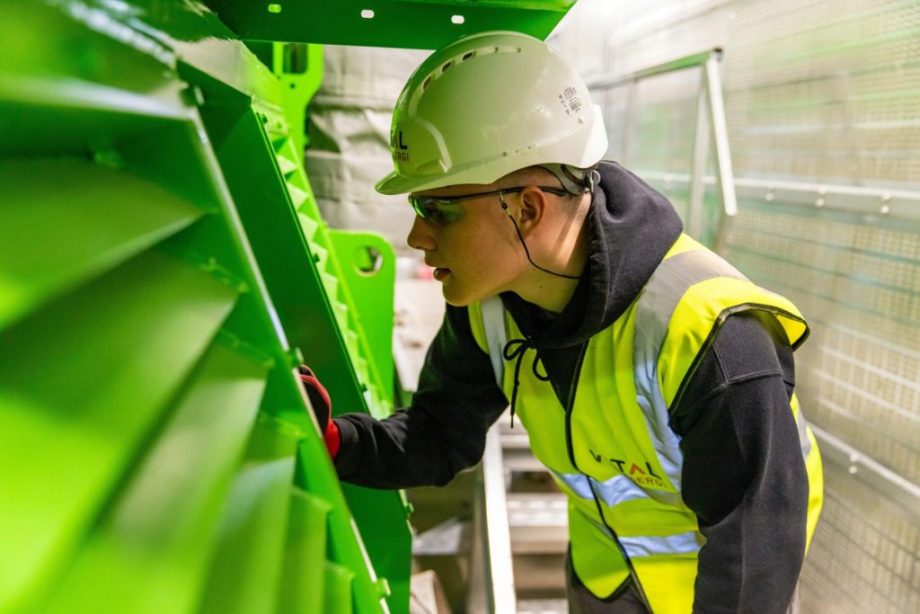 Desert Heat PPE: Cooling Vests, Hi-Vis and Sun Protection for 50°C Sites